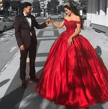 Zarif Basit Saten Uzun Kırmızı balo kıyafetleri 2021 Kapalı Omuz Aplikler Boncuklu balo elbisesi Yansıtıcı Elbise Robe de Soiree